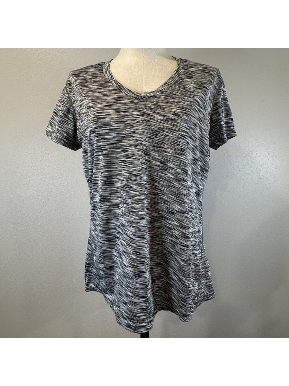 Energy Zone Athletic Tee Womens Size L Semi-Fitted V-Neck Black White Space Dye